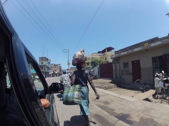 Dirigindo pelas ruas de Cap-Haitien, a segunda maior cidade do Haiti
